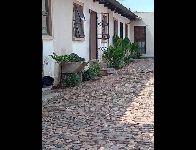 7 BEDROOM APARTMENT FOR SALE IN PROTEA GLEN